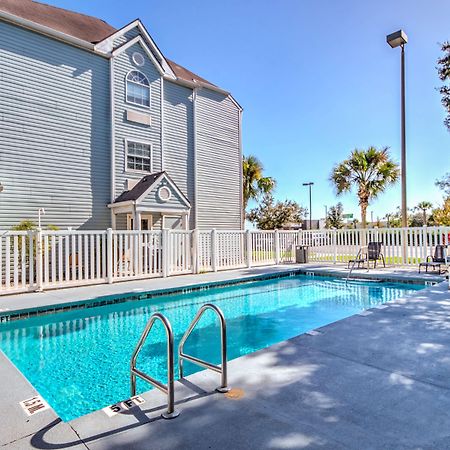 Microtel Inn And Suites - Zephyrhills Exterior photo